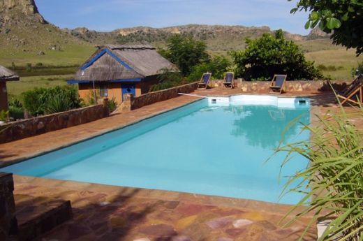 madagascar-ranohira-hotel-isalo-ranch-piscine
