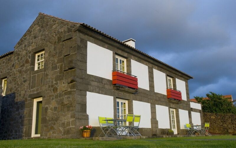 01-casa-do-ouvidor-ile-de-pico-acores-portugal-c5dd05465f926e9ecdbf45b60e6b1111