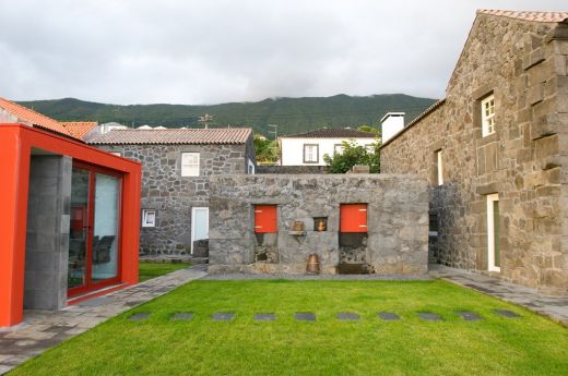 11-casa-do-ouvidor-ile-de-pico-acores-portugal-1d0d8e4d09481fc27a2d58e4108b42e0