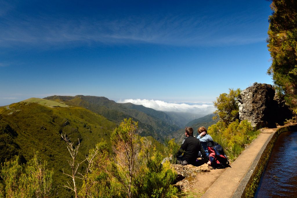 Randonnée le long d'une levada à Madère