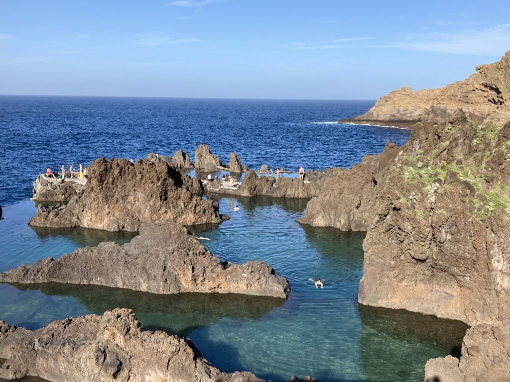 Piscines naturelles volcaniques de Porto Moniz à Madère