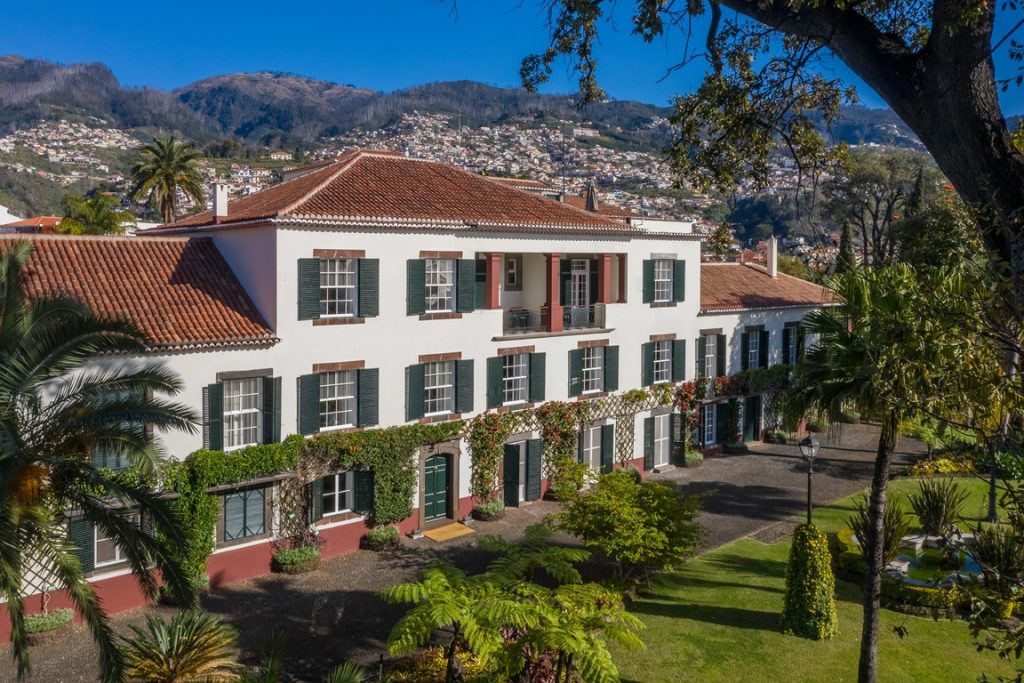 Quinta traditionnelle entourée d'un jardin luxuriant à Madère